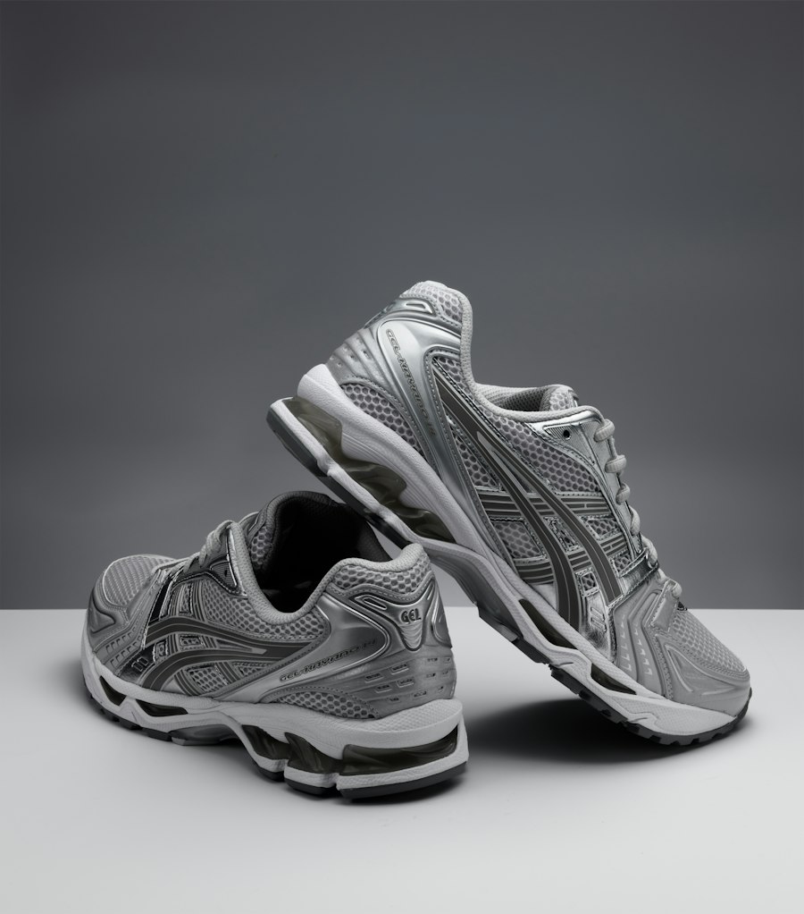 Men's sports shoes